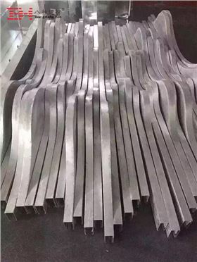 專(zhuān)注異型鋁單板背景墻及弧形鋁方通解決方案4