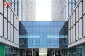 外墻鋁單板打造天津新城市中心巨型百葉效果001.jpg 外墻鋁單板打造天津新城市中心巨型百葉效果001.jpg
