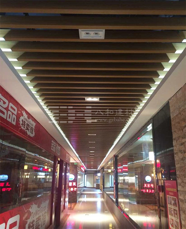 【黃埔時代美食城】仿木紋鋁方通吊頂裝飾完畢-八和建材 【黃埔時代美食城】仿木紋鋁方通吊頂裝飾完畢-八和建材