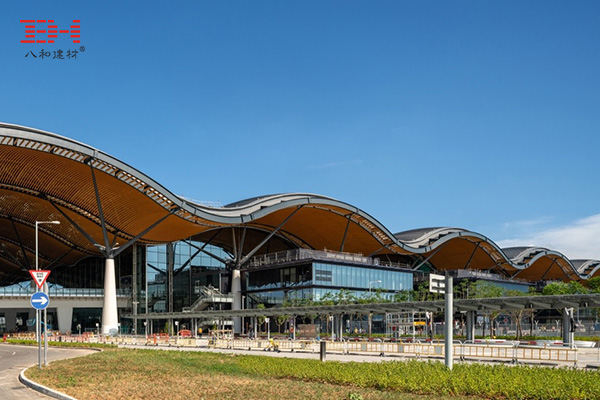 弧形鋁方通打造珠澳大橋香港口岸旅檢大樓穹頂裝飾06.jpg 弧形鋁方通打造珠澳大橋香港口岸旅檢大樓穹頂裝飾06.jpg