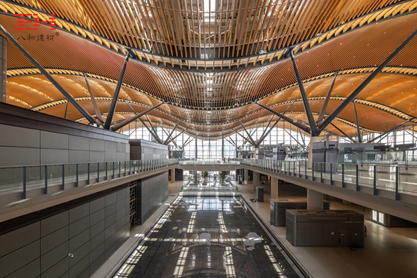 弧形鋁方通打造珠澳大橋香港口岸旅檢大樓穹頂裝飾04.jpg 弧形鋁方通打造珠澳大橋香港口岸旅檢大樓穹頂裝飾04.jpg
